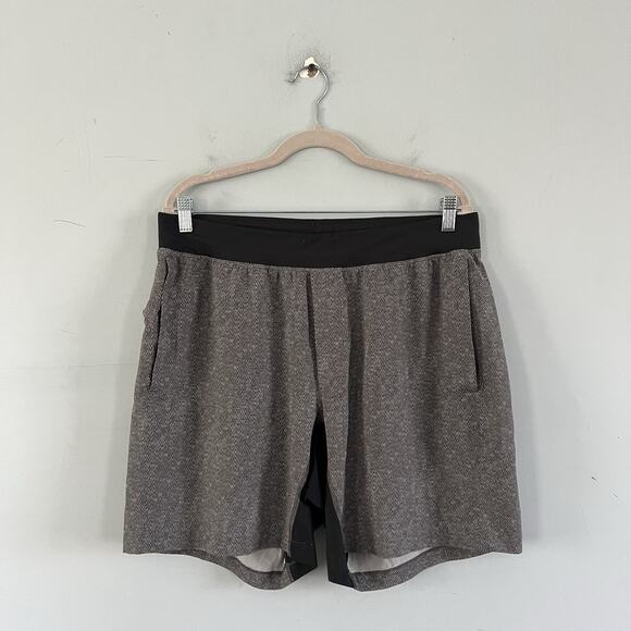 Lululemon T.H.E. Linerless Gray Chevron Athletic Mens Training Shorts 11" Inseam - Picture 1 of 4